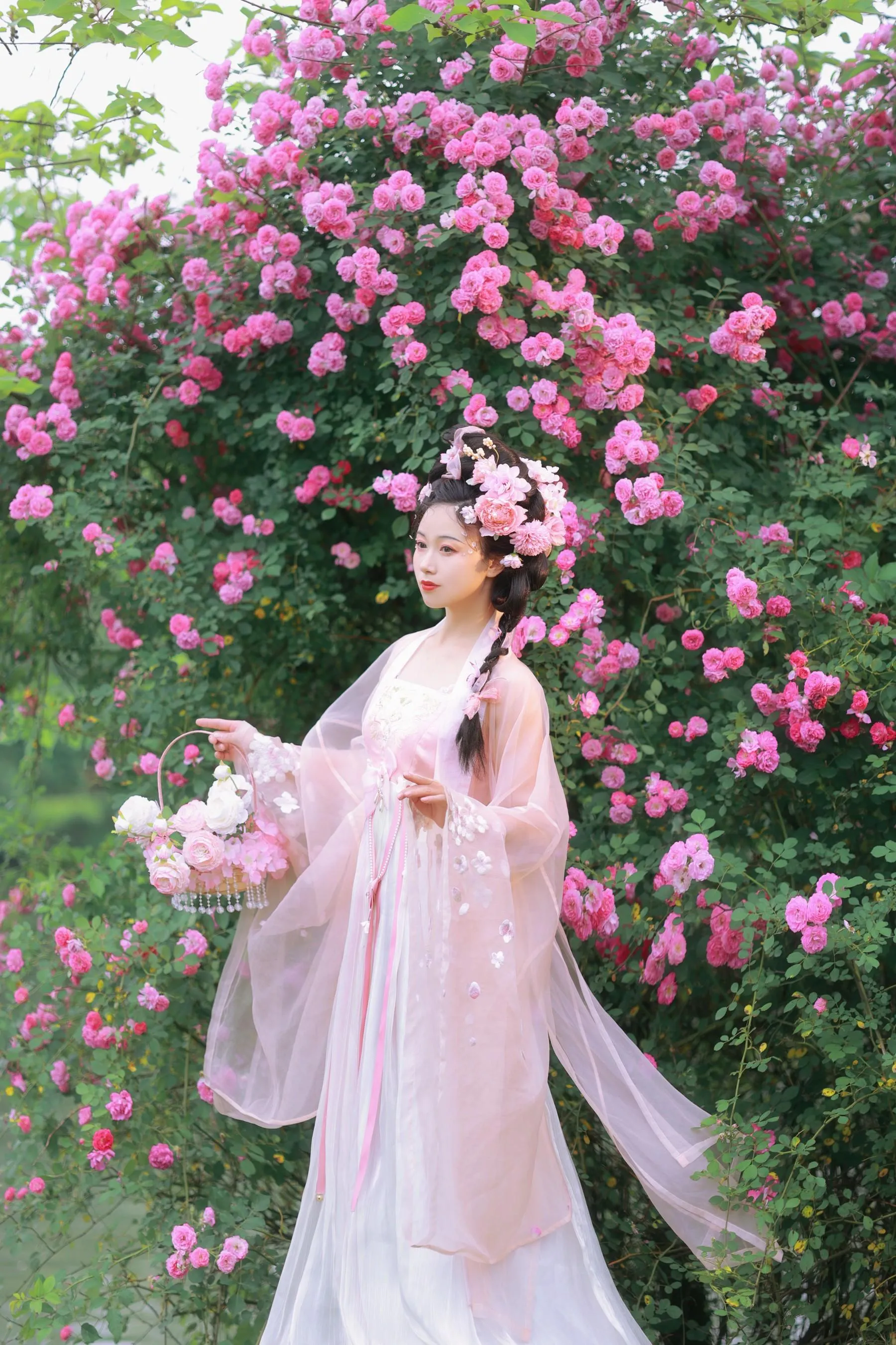[艺图语] 2022.06.18 蔷薇花神 笑笑 [35P]插图3
